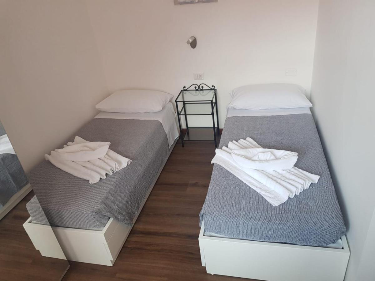 B&B Del Corso Castano Primo Bagian luar foto